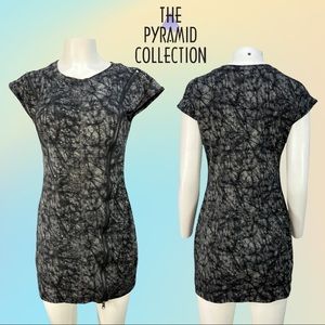 The Pyramid Collection Black/Gray Zipper Mini Dress Sz Small